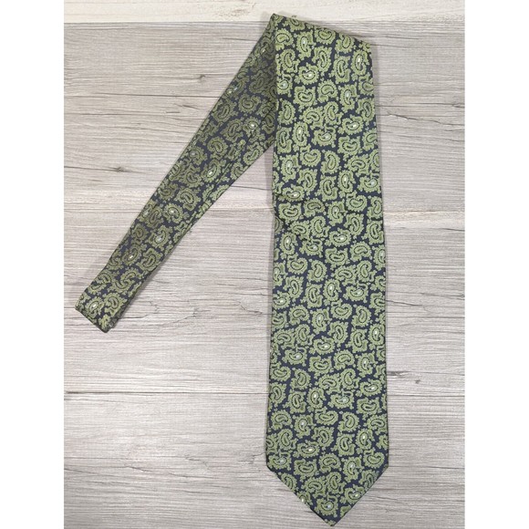 Nautica Mens Neck Tie Green Paisley Designs 100% Silk 56" L X 4" W - Picture 1 of 5